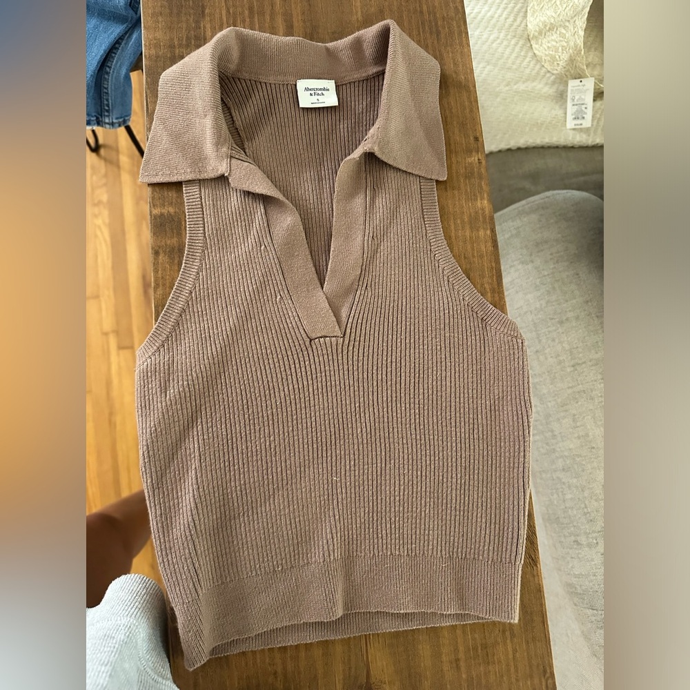 Abercrombie & Fitch Collared Crop Top
